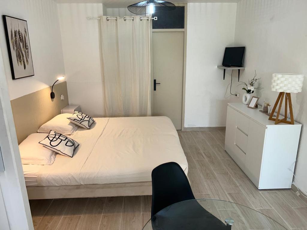 Superbe Studio Avec Piscine, Au Coeur De La Marina! Village Soleil ! Proche Aeroport & Ferry Le Gosier  Exteriér fotografie