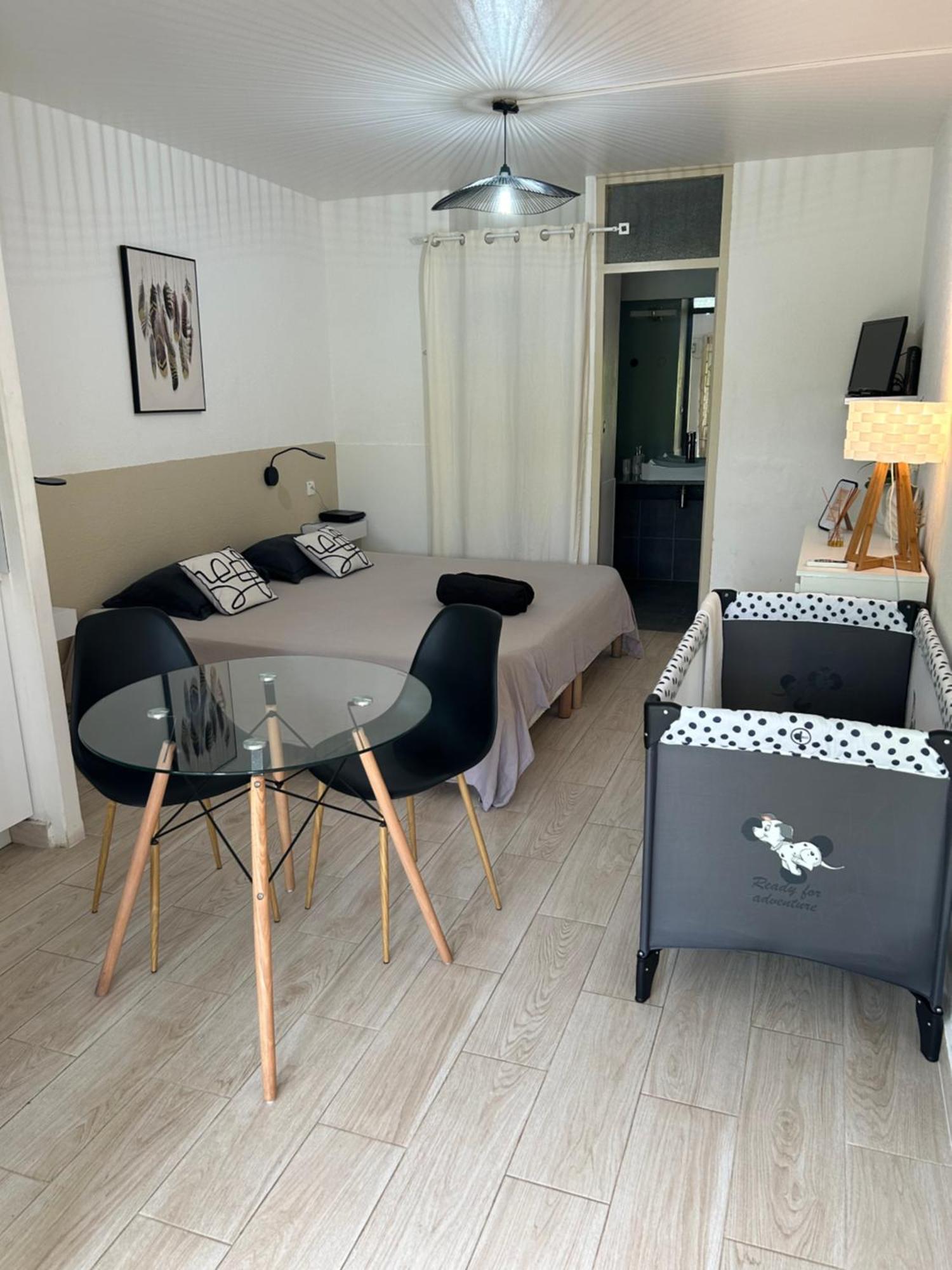 Superbe Studio Avec Piscine, Au Coeur De La Marina! Village Soleil ! Proche Aeroport & Ferry Le Gosier  Exteriér fotografie